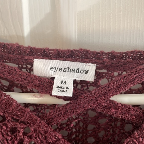 A maroon V-neck sweater by Eyeshadow - Picture 5 of 5